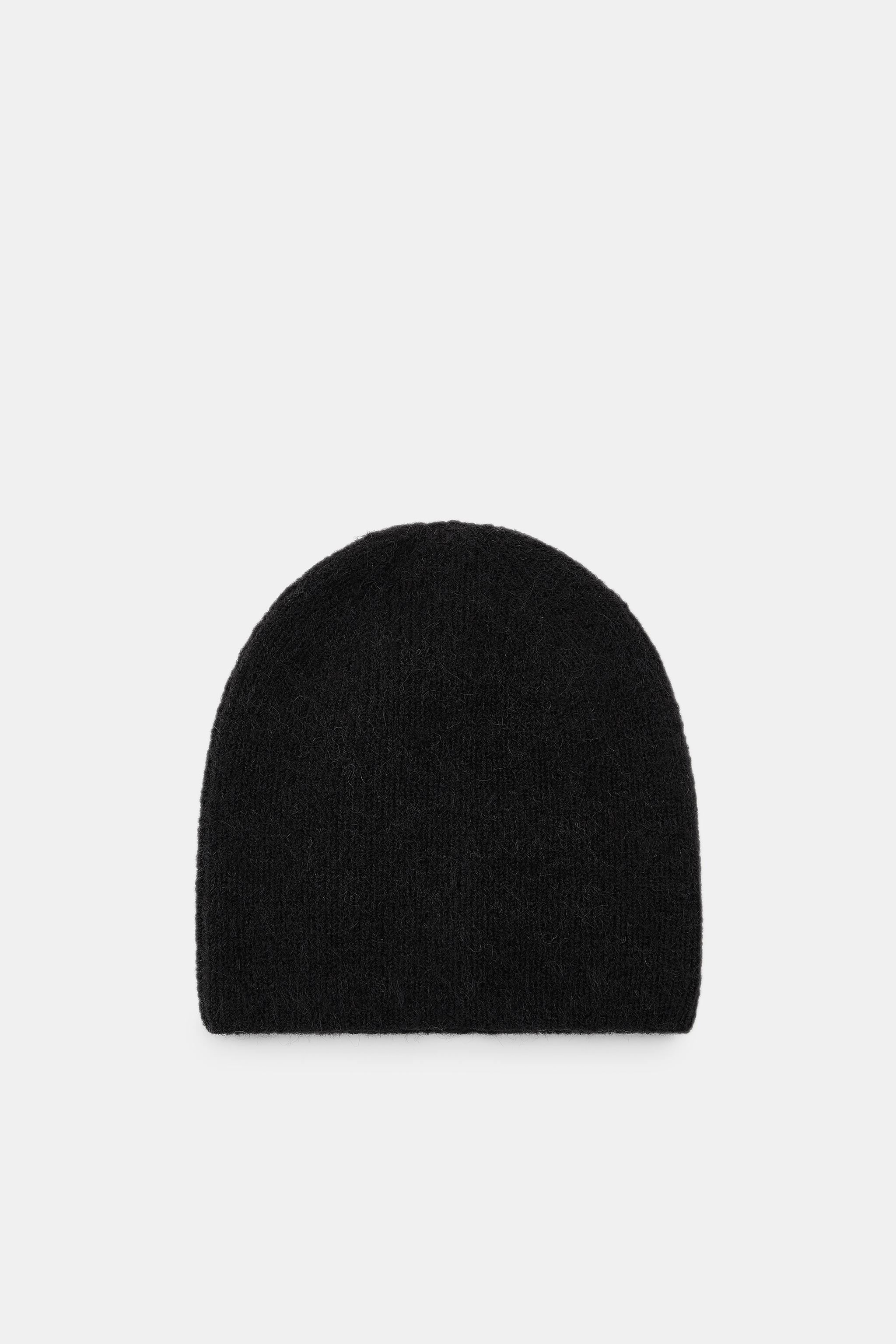 RIBBED KNIT BEANIE HAT